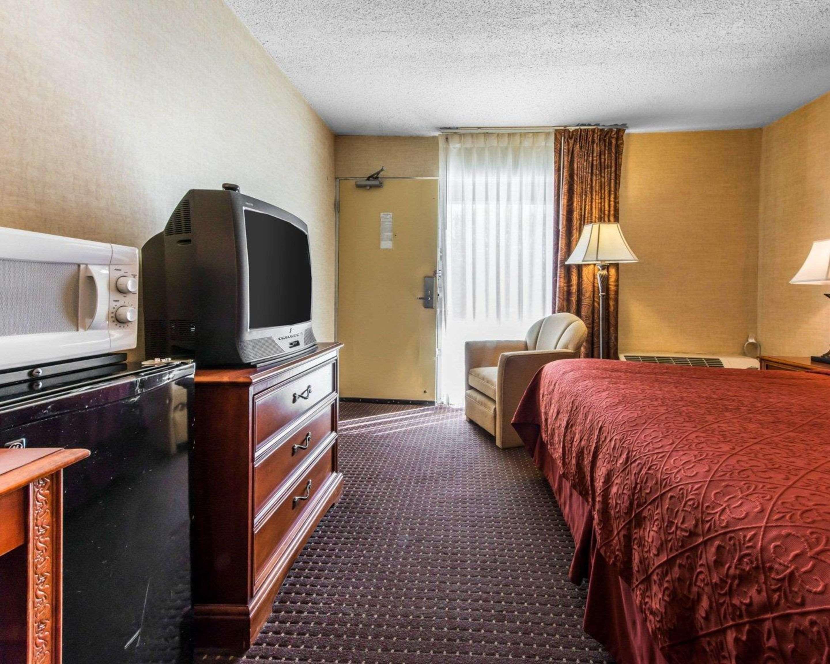 Quality Inn & Suites Conference Center Across From Casino Erie Exterior photo